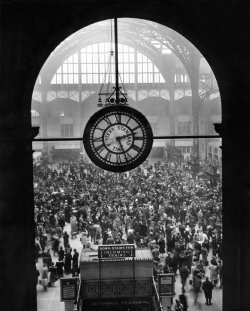 Dec. 25, 1942: A Christmas crowd at Penn Station, which picture accompanied a nostalgia-rife 1972 article about the demands of being an information clerk back in the day — when one had to memorize timetables and electronic boards were not yet...