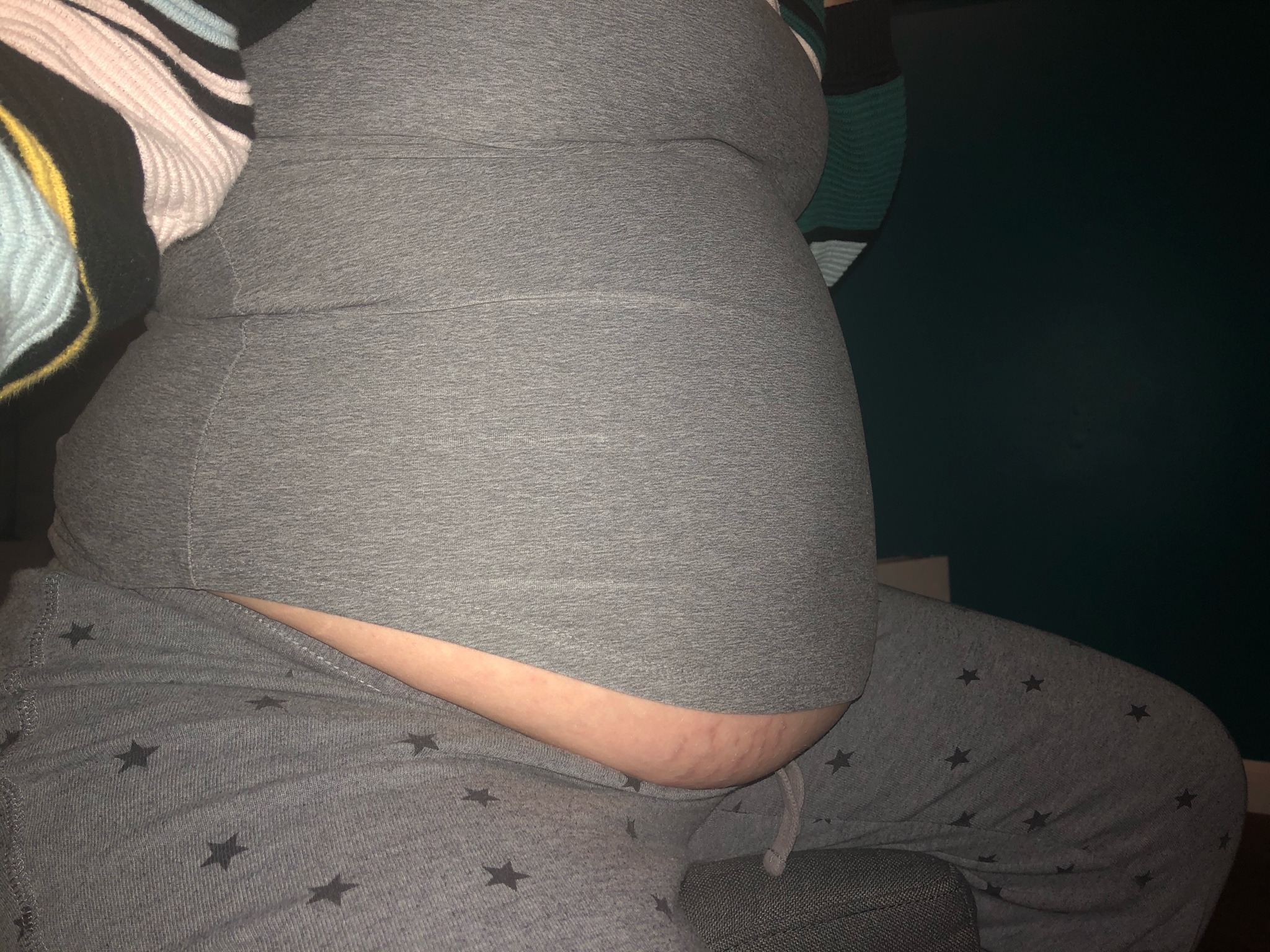 bell-ybb:After dinner my shirt kept riding up and my belly was so big that it couldn’t