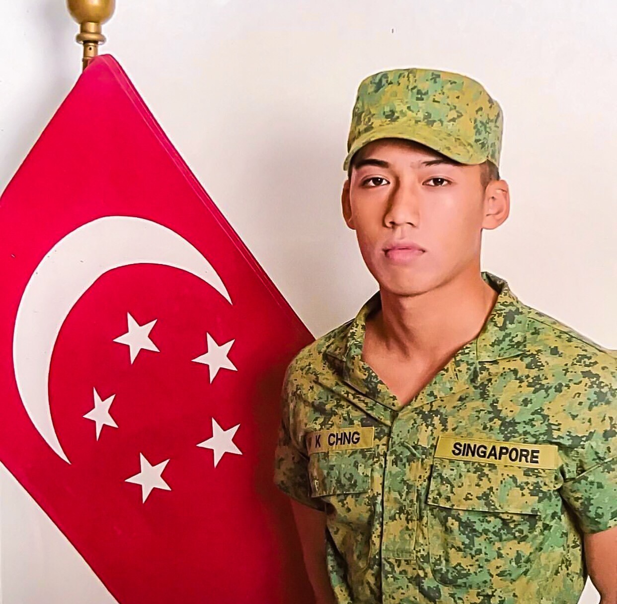 singaporeeboyy:  bugscasper:   |Men in uniforms - Soldiers| (2/3)  Here’s another