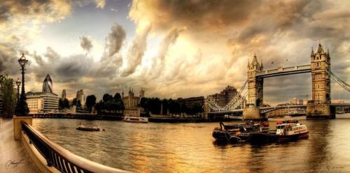 a-modern-major-general:Images of London by Yannick Yanoff:Tower of LondonBus on Westminster BridgeCo