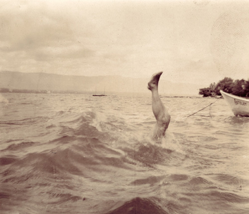 newloverofbeauty:  Diver, Lake Geneva, Switzerland  (c.1900s)
