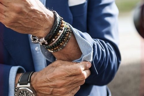 menstyled:  (via punkmonsieur)  Why do I find this sooooo sexy?? Love hands.