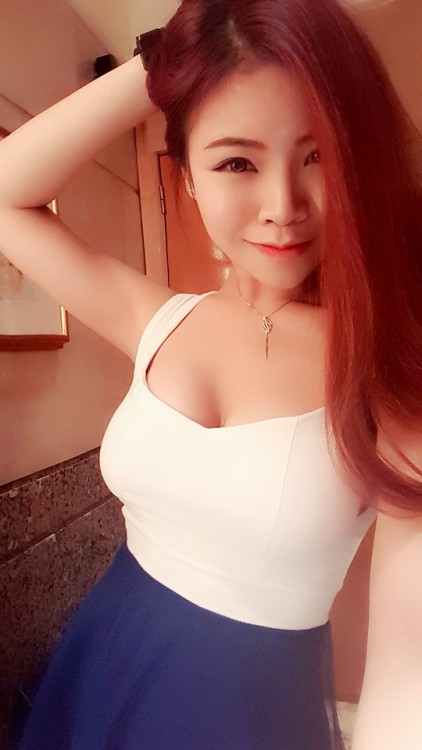 myfapfapcollection:  19 years old Malaysian girl living in SG Part 1Contribute more @ myfapfapcollection@outlook.com