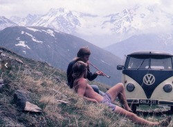 prayforprada:  ignore the opium smoking how cute is that old vw van