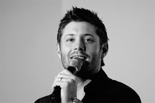 101 pictures of jensen ackles (39+40/101)