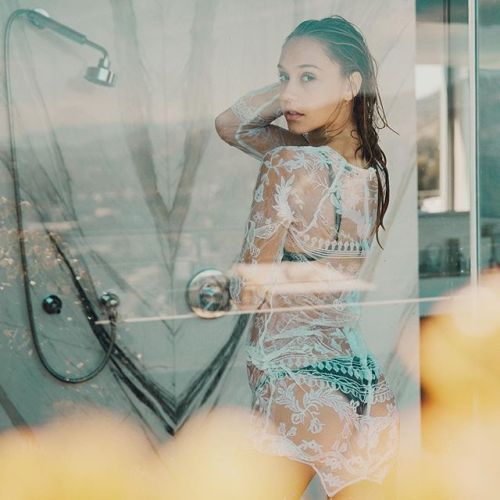 awesomehotwomen:  whyyzed:  (via Alexis Ren sizzling hot in the shower | celebs | supermodels | babes)   Pretty!