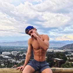 fitstuds2:Join Chaturbate for more hot boys