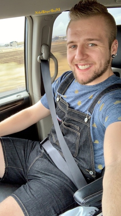 nakeddiaperboy93: 👶🏼🙃😎Finally got to wear my new shortalls before it gets too chilly!!!! Nuffin makes you feel wittlier dens being in a ducky shirt 🦆👕and shortalls why all da big boys and girls is wearing big peoples clothes! Oh… and