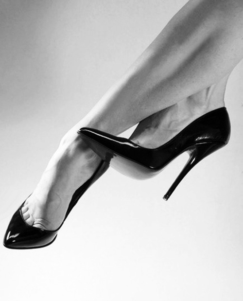 luxuryshoesavings:Luxury Shoe Savings tumblrLuxury Shoe SavingsFor Fans of Nylons & Upskirts: ht