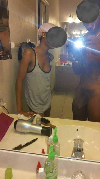 I didn’t blur the pic, lol the mirror was smudged.