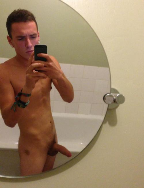 postmypecker:  bathroom selfie 