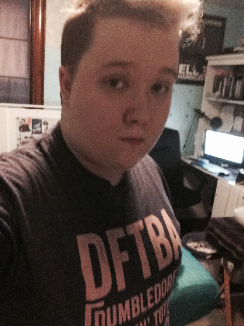vampirescience: queer kid gets binder, tries on entire wardrobe