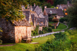 eyesofblue1966:  petitpoulailler:vacilandoelmundo: With rolling hills, rows of honey-colored cottages, and stone bridges, the Cotswolds are the epitome of quaint. Photographer Joe Daniel Price captures the loveliness and archetypical English charm that