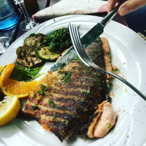 Sunday evening…dinner with the fam #dinnerwiththefam #fish #soyummyinmytummy #familytime #win