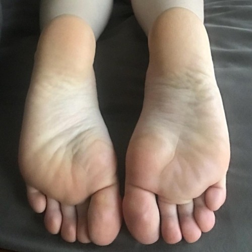 hertoesnsoles: #footfetishnation #feetstagram #footjob #solefetish #footfetishgang #footfetishcommun