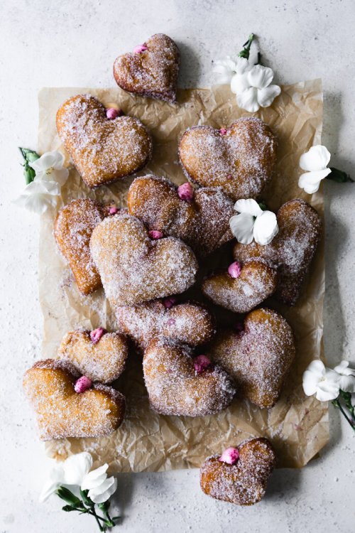 sweetoothgirl:Heart Shaped Doughnuts With Hibiscus Cream