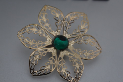 quillsandcrayons:Floral Broach/Pendant I made this necklace which converts into a broach for my gran