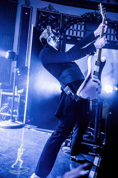 paganlatte: mavibilekligim: intheghoulswetrust: Photo by Charlie Meister Ahhhhh, Alpha. My precious 