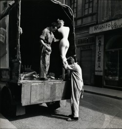 redpassivism:   Elliott Erwitt. Milan, 1949.