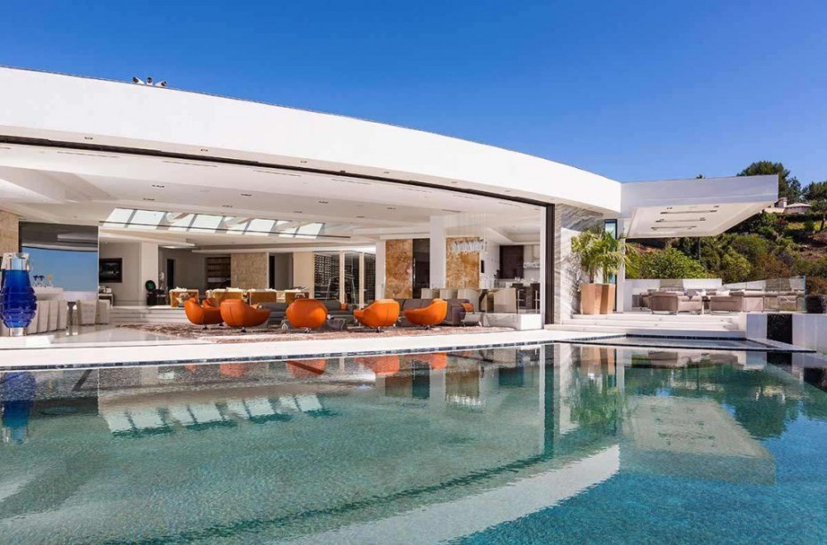 blazepress:  The Coolest Mansion in Beverley Hills