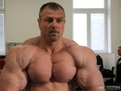 hallofcandy:  drwannabe:  Dalibor Hajek  http://www.tumblr.com/follow/hallofcandy