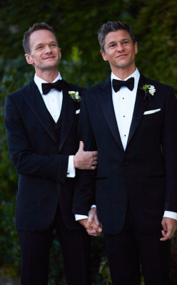 jonasbro:  ActuallyNPH: Guess what? @DavidBurtka and I got married