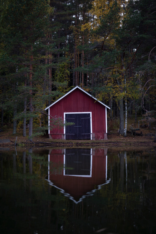 ullathynell:This year’s last visit to the island cabin.