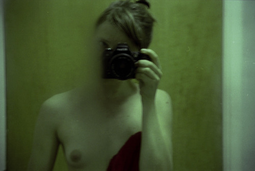 Anna Block, Body disparities multiplied by poor crawling, Self portrait, n/d.