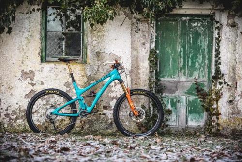 rideshimano:Take a closer look at Euan’s new Yeti SB5 build as it prepares for its first outing to N