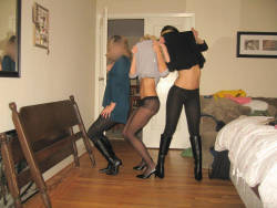 in-pantyhose:  Three girls showing their