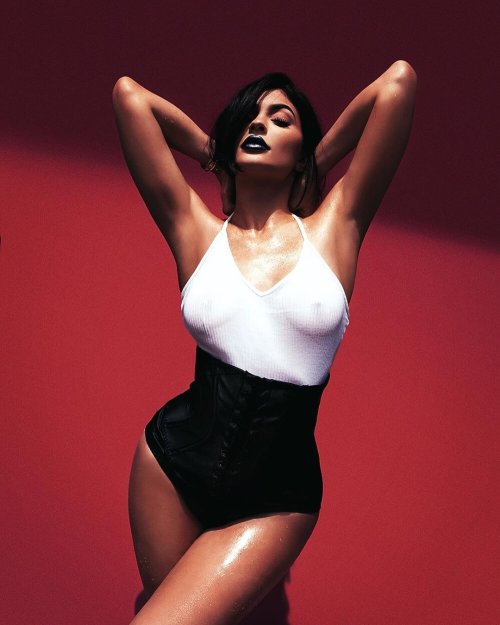 chicas-de-tv:  posado muy hot de Kylie Jenner