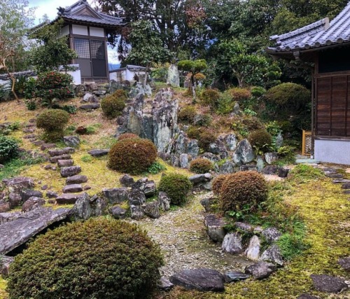 ＼おにわさん更新情報／ ‪[ 徳島県美馬市 ] 願勝寺庭園 Gansho-ji Temple Garden, Mima, Tokushima の写真・記事を更新しました。 ーー京都・天龍寺庭園とも類似