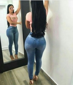 goood-thickness:  The perfect ass