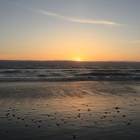 . . . . #oregoncoast #oregonexplored #oregon #pnw #pnwonderland #sunset #capemeares (at Cape Meares,