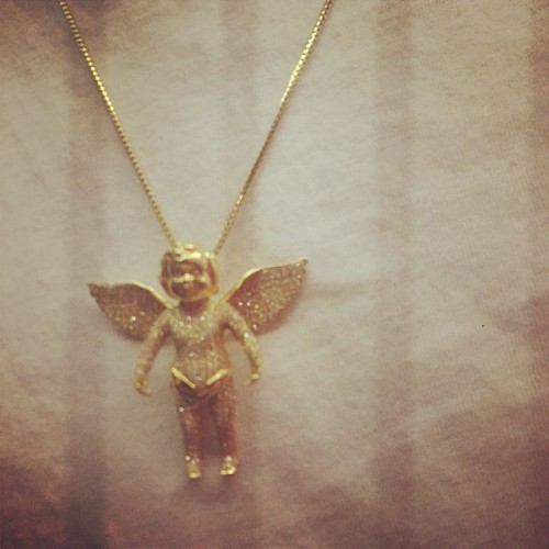 lovingcbreezy: “@chrisbrownofficial : @ericdajeweler thx for the piece brother man.”