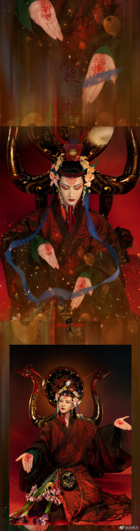 hanfugallery:chinese hanfu inspired by 巫wu (witchery in ancient china) of chu civilization| photo by