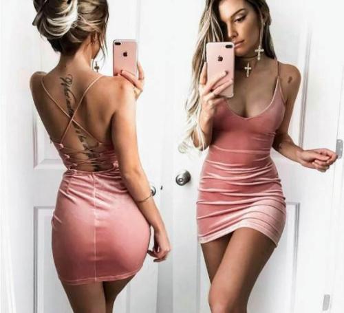 I almost always get crazy over a sexy woman in a regular/light pink dress 😍