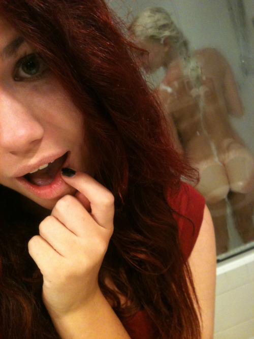 getsuswet:  likeslothstoflames:  likeslothstoflames:  let’s take a moment to appreciate jade showering behind me   this is apparently going around again ok  - Desires.