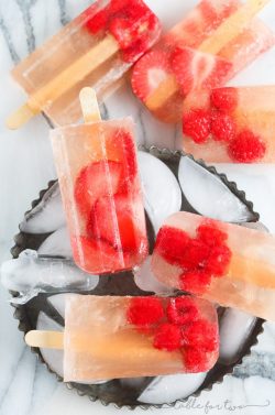 foodffs:  ROSÉ FRUIT POPSReally nice recipes.