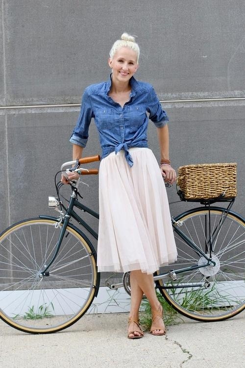 sexycyclists: babe rests casually on bike - the first time I believe it’s casual