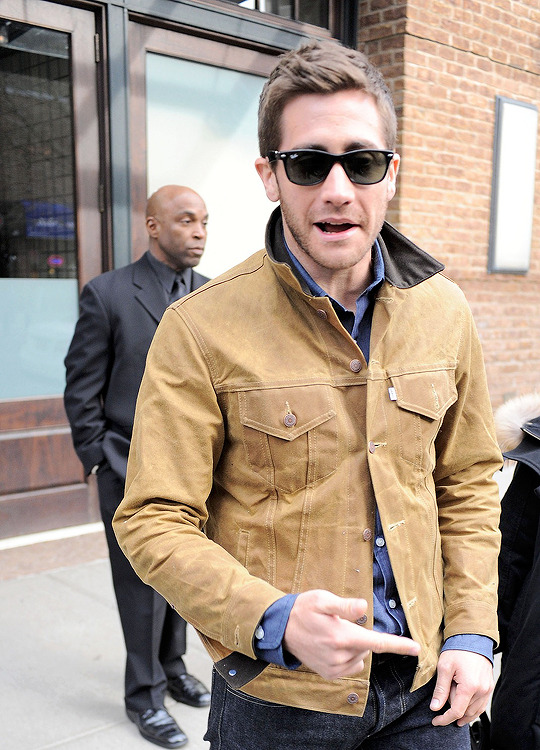 Jake Gyllenhaal Leaving His Hotel In New York City : Jake Gyllenhaal Daily