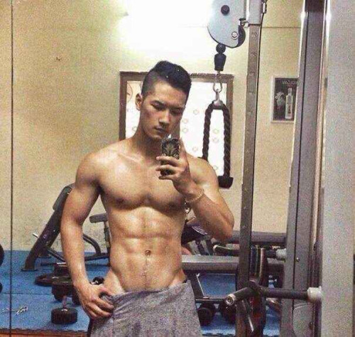 vietnamesegay:  Con cặc của hot face Ta tuan anh gym idol trên kenh14 năm 2016