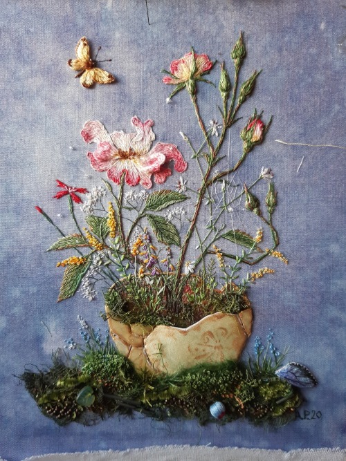 Moscow-based artist Rosa Andreeva embroiders enchanting miniature worlds full of texture. 