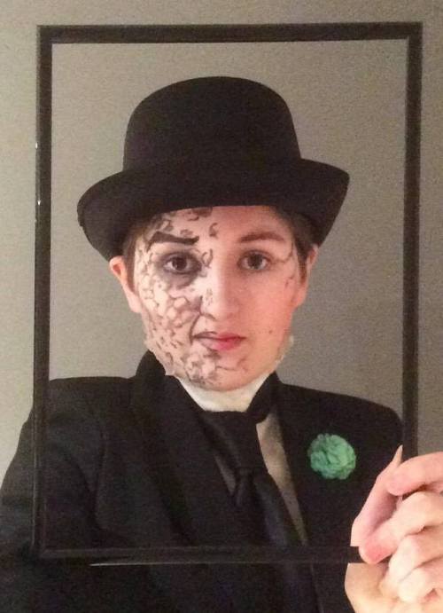 conan-doyles-carnations: Local Nerd Dresses Up As Dorian Gray For Halloween