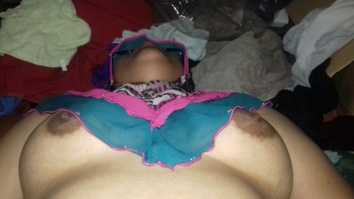 jobena77:  Payung… lama tak payung gambar my wife.. fresh dari ladang… tetek yang ranum… sila reblog dan komen yang membina… komen mcm sial akan di delete…sekian