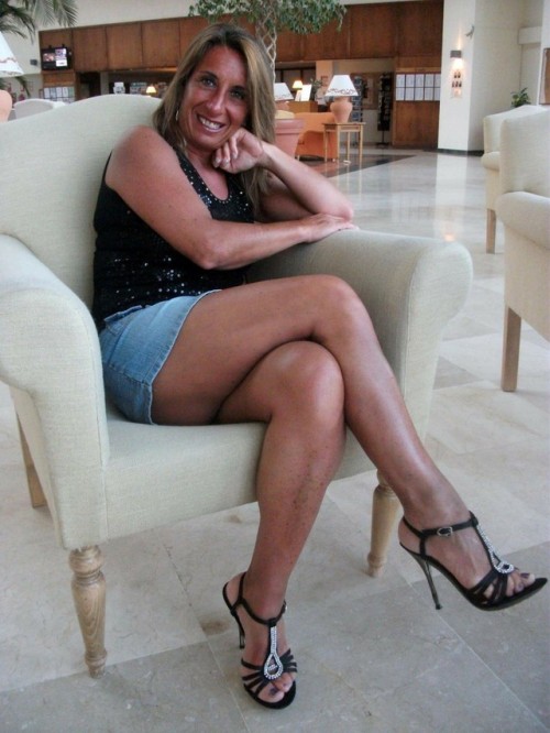 arosso1969: godino169: Antonella la cognatina del mio amico, una donna molto disinibita a cui piace 