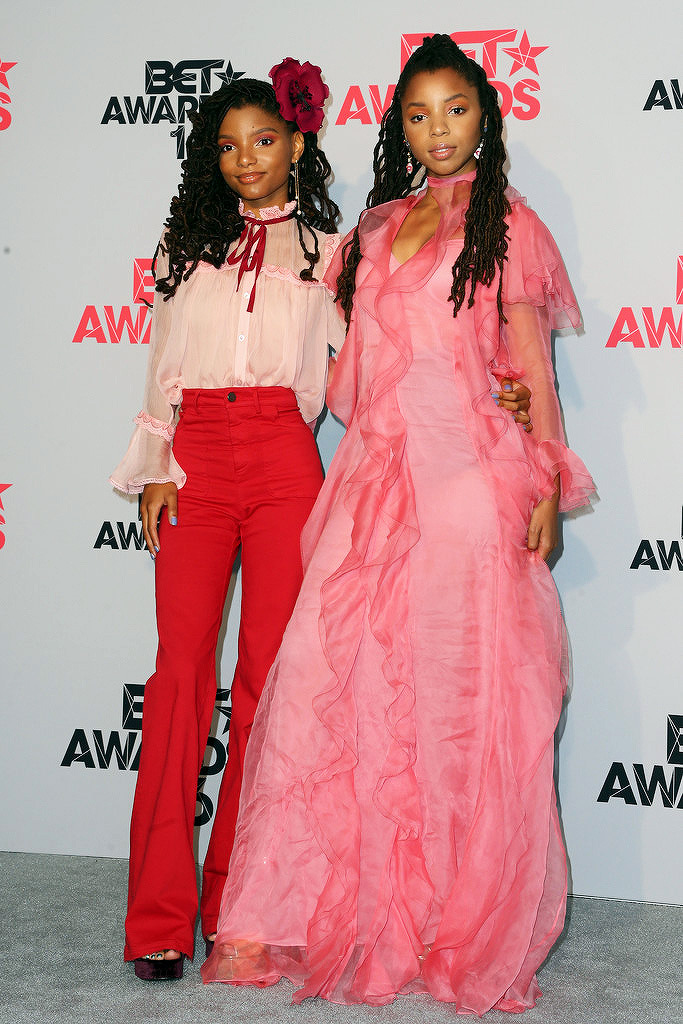 soph-okonedo:     Halle Bailey and Chloe Bailey of Chloe X Halle pose in the press