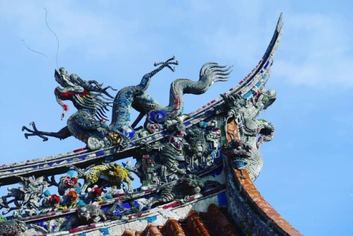 Majestic dragon on the roof of the Longshan Temple in Taipei, the capital of Taiwan. One of the olde