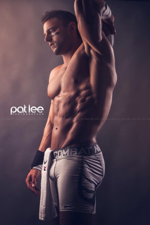 barbellsandbuttholes:  sportslife76:Eric Janicki by Pat Leehttp://sportslife76.tumblr.com His bicep insertions are insane