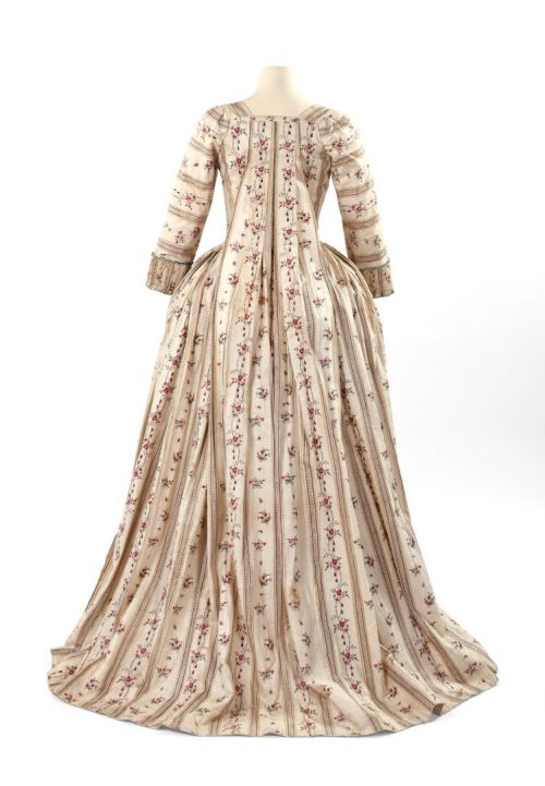 Robe à la française ca. 1785From Enchères Sadde via Interencheres